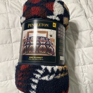 Pendleton King Blanket - Navy, Burgundy, Ivory